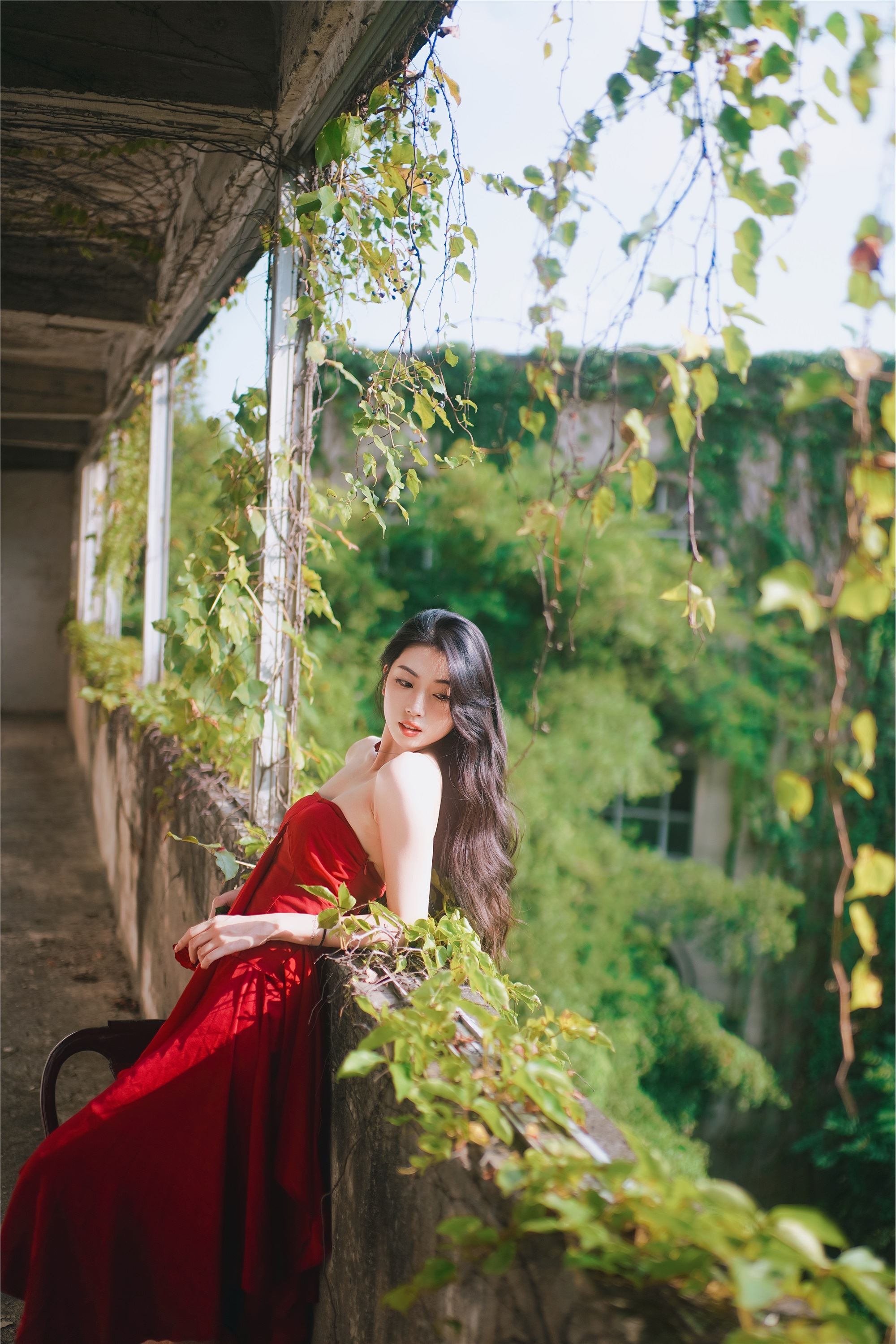 YITUYU艺图语 2025.01.15 魅力火玫瑰，少女璀璨之光 Liya